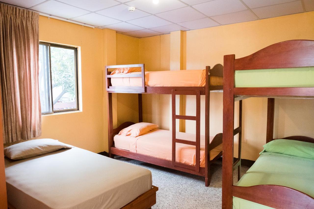 Hostel Nucapacha جواياكيل المظهر الخارجي الصورة